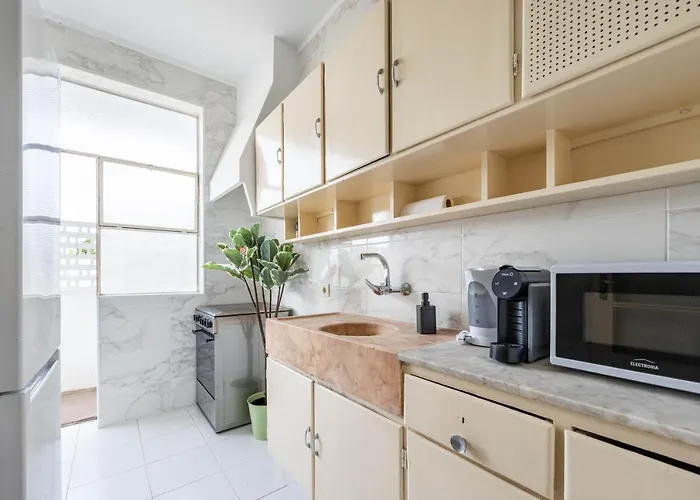 Convenient 3-bedroom Next To Bom Sucesso