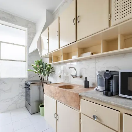 Convenient 3-bedroom Next To Bom Sucesso