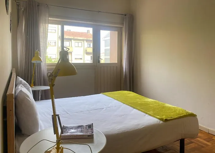 Convenient 3-bedroom Next To Bom Sucesso Oporto