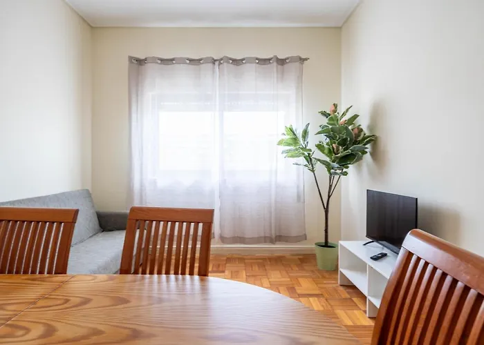 Апартаменты Convenient 3-bedroom Next To Bom Sucesso Порту