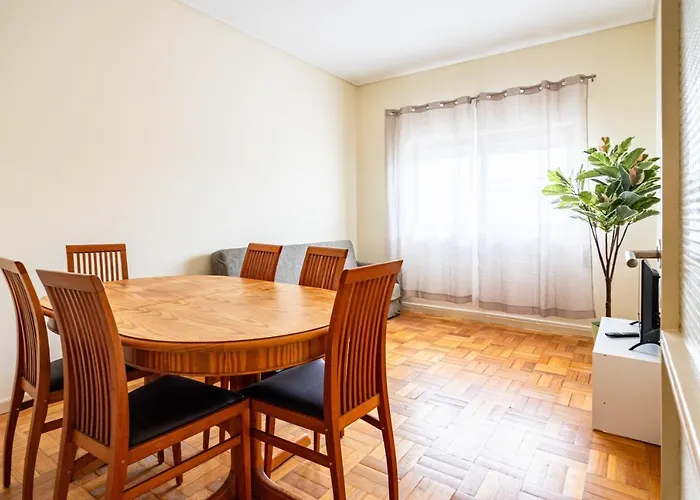 Convenient 3-bedroom Next To Bom Sucesso Порту