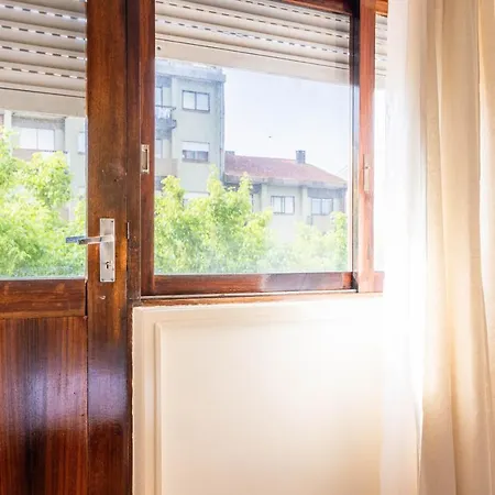 Convenient 3-bedroom Next To Bom Sucesso بورتو