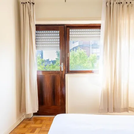 Convenient 3-bedroom Next To Bom Sucesso بورتو
